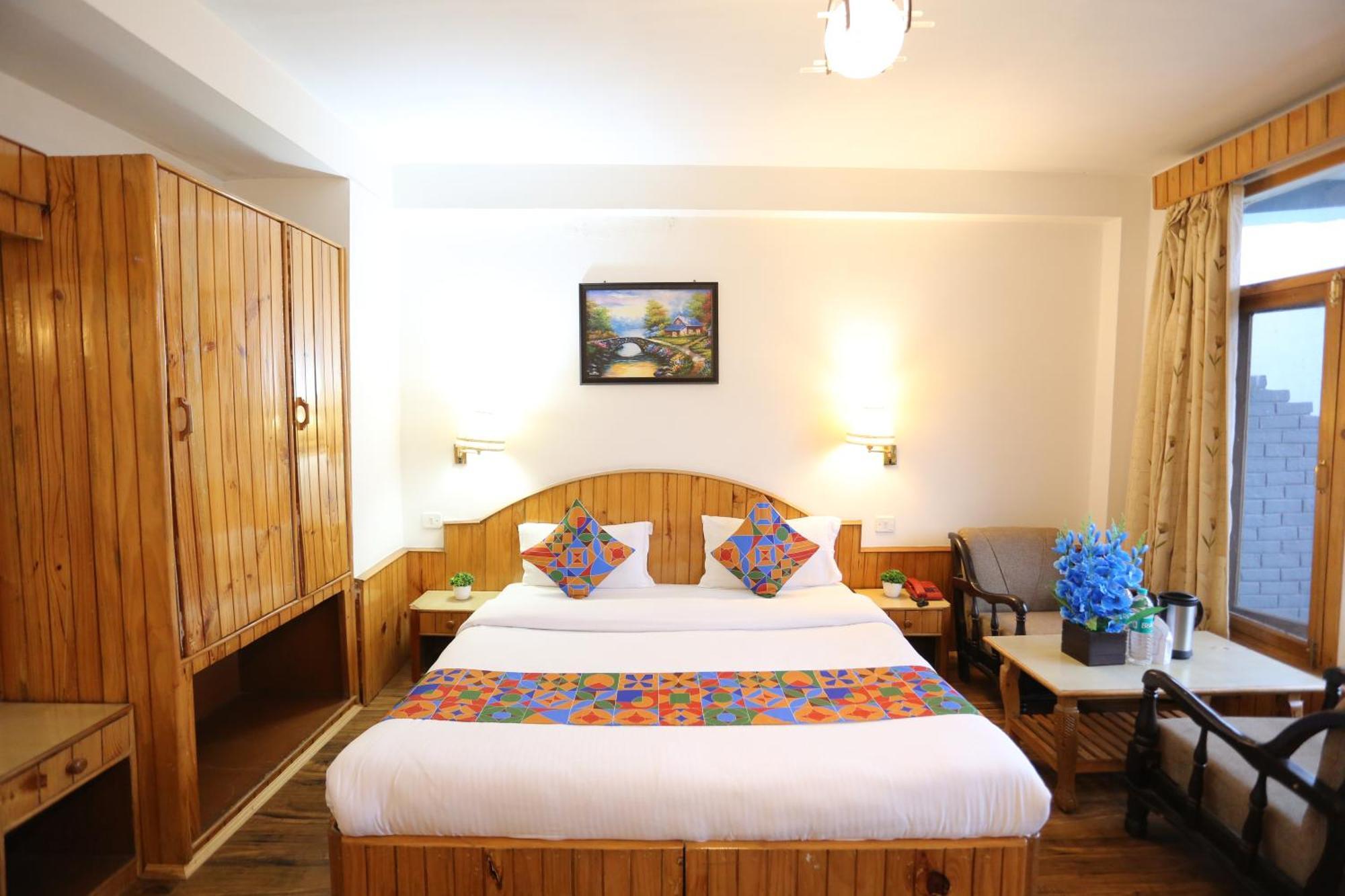 Hotel Surbhi Vashist ภายนอก รูปภาพ