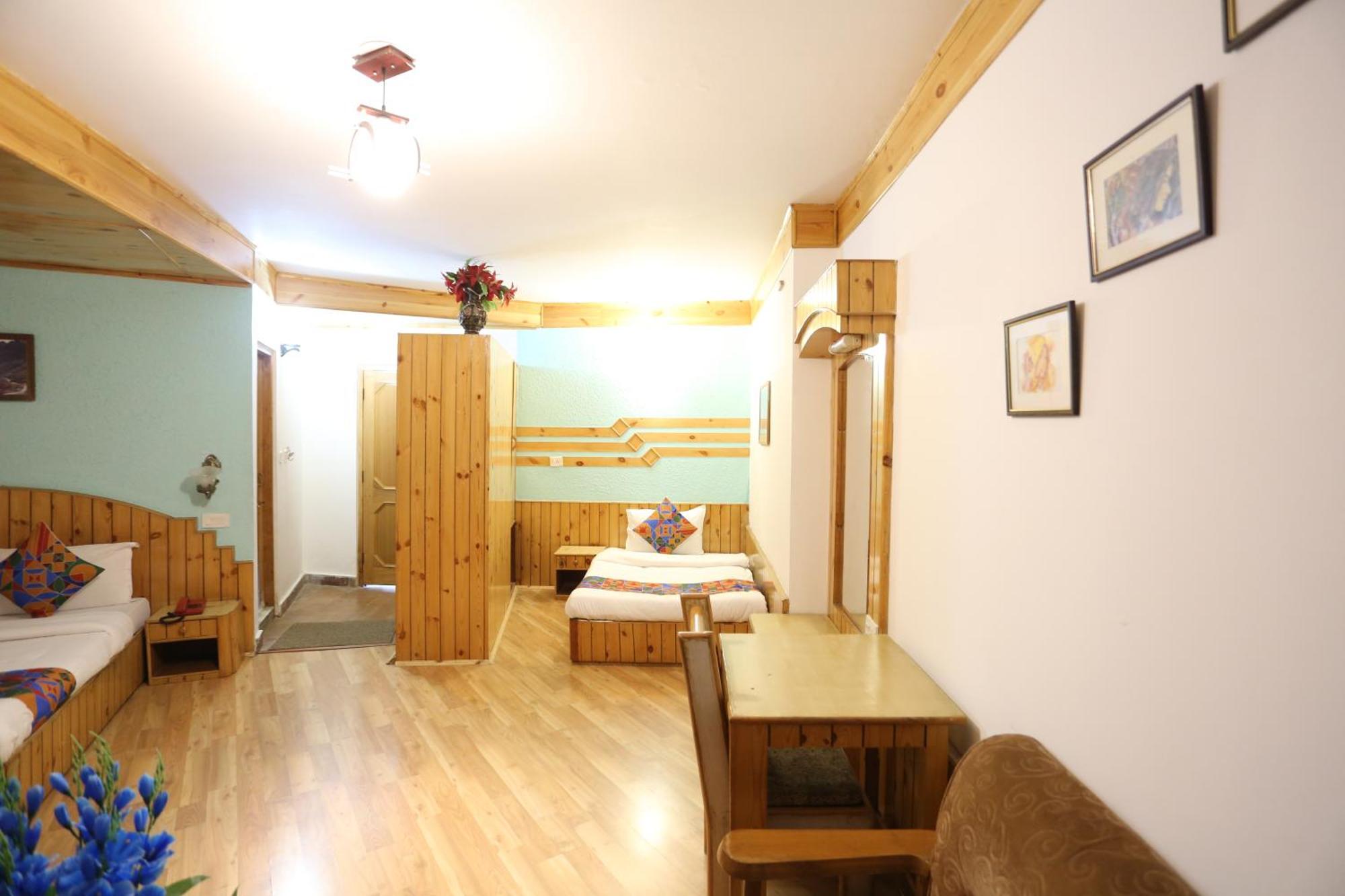 Hotel Surbhi Vashist ภายนอก รูปภาพ