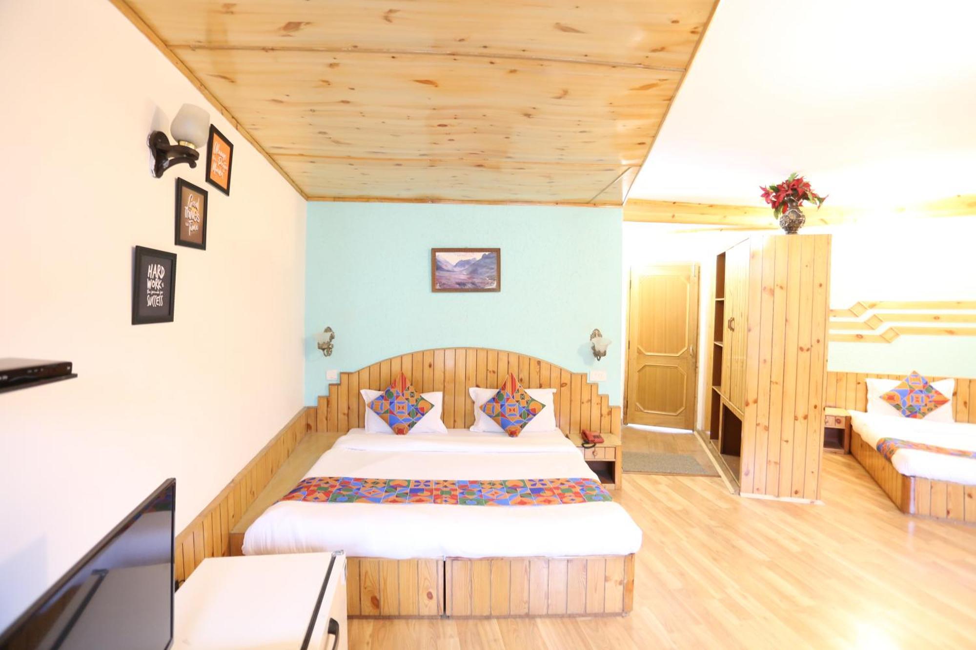 Hotel Surbhi Vashist ภายนอก รูปภาพ