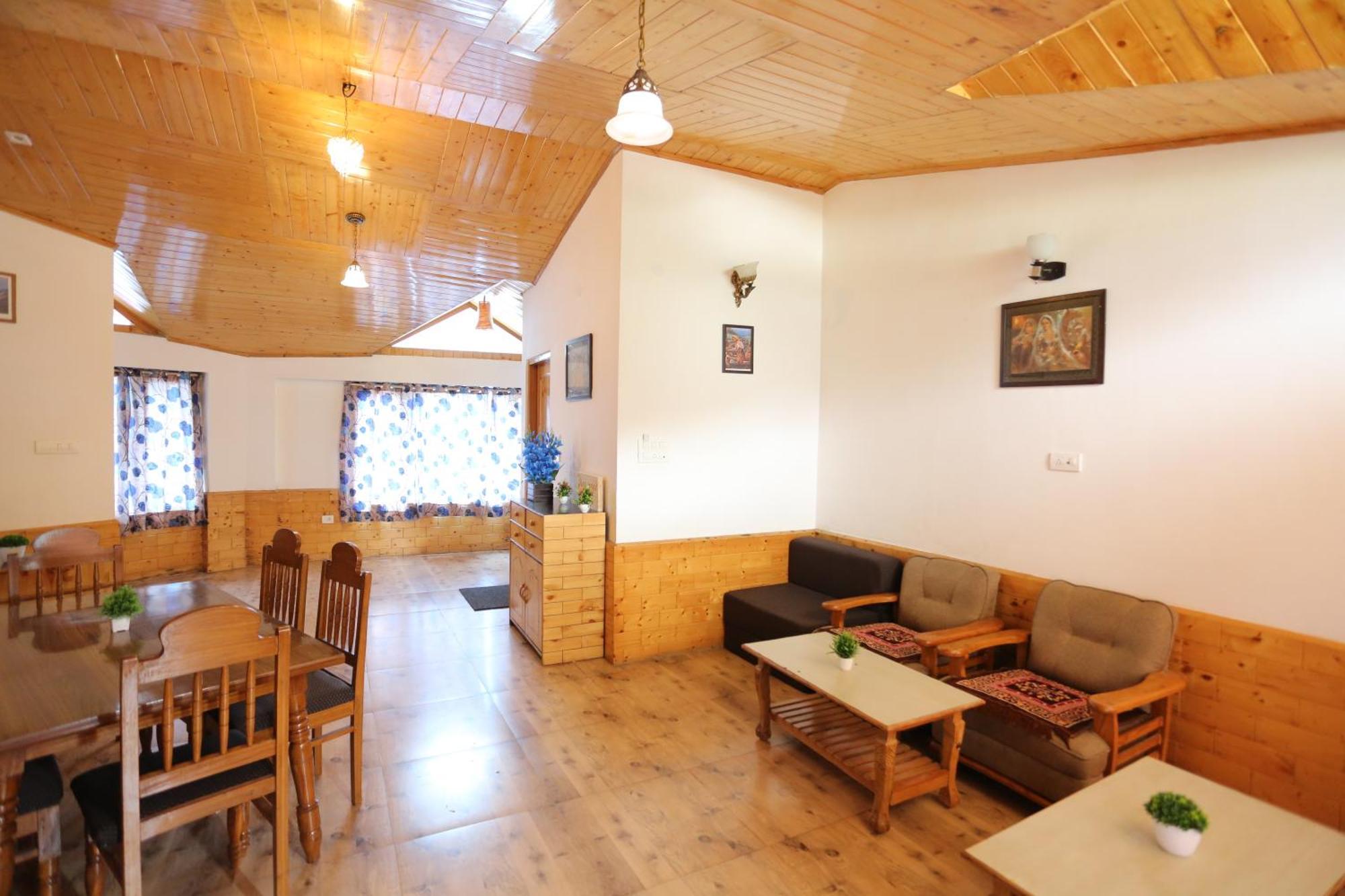 Hotel Surbhi Vashist ภายนอก รูปภาพ