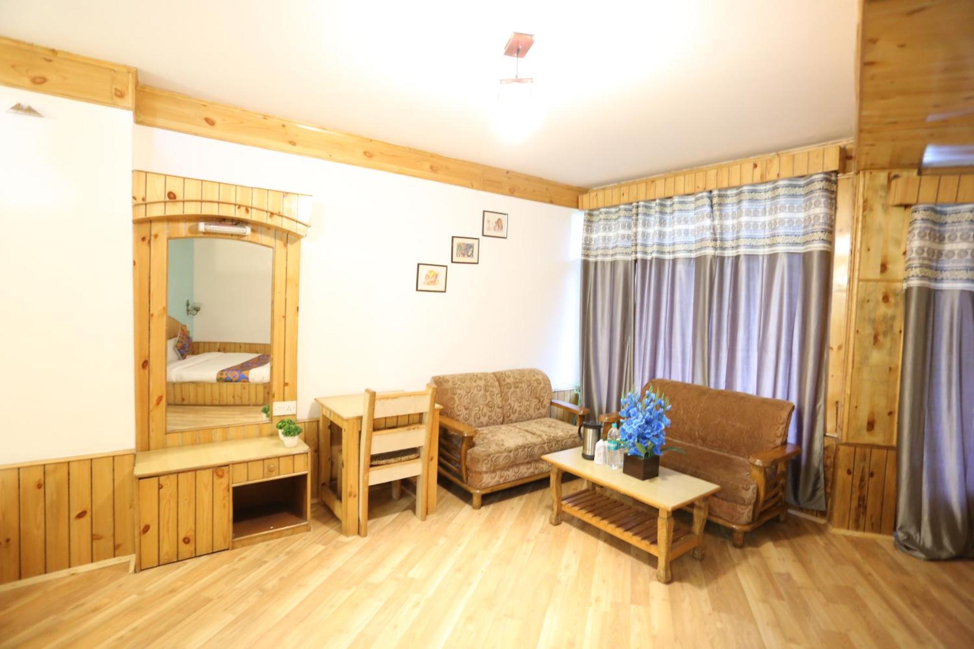 Hotel Surbhi Vashist ภายนอก รูปภาพ